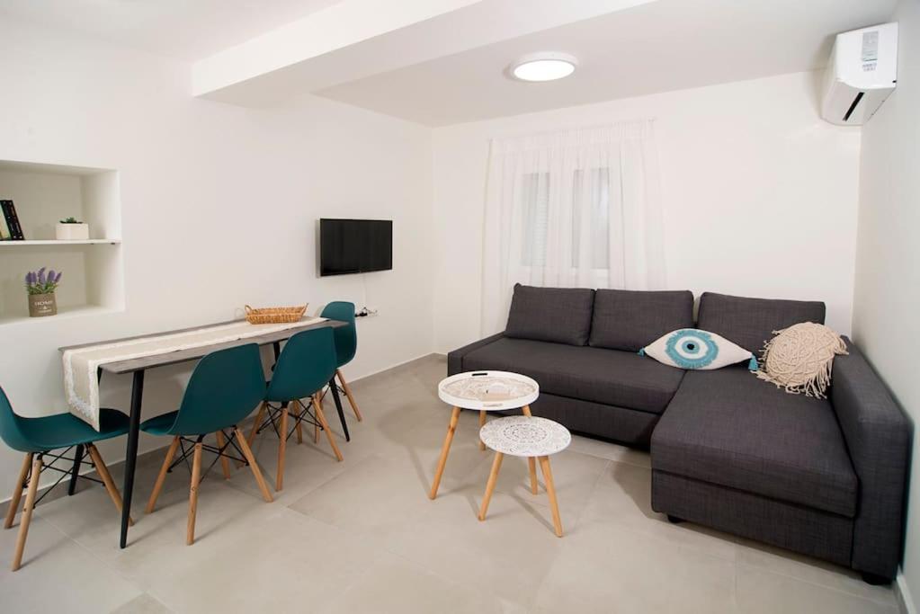 G&K House Garden Apartment Messíni Екстериор снимка