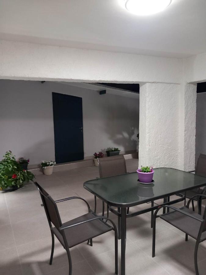 G&K House Garden Apartment Messíni Екстериор снимка